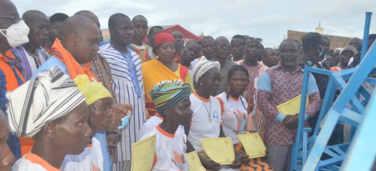 Réduire la pauvreté chez les femmes en milieu rural : le Ministre des Affaires Etrangères, son Excellence Alpha Barry accompagne l’initiative du Conseiller Municipal Alain BAGAMZANRE.