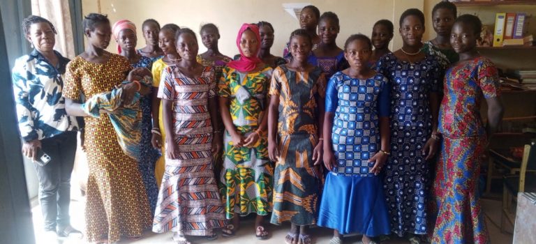 Evaluation du 2d semestre au CFP-Naaba Boulga : les apprenants présentent le fruit de leur travail au responsable du Centre