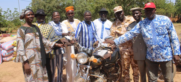 Commune de Toéghin : 5 tonnes de vivres et 10 motos pour les VDP